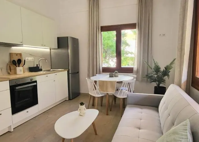 Katerina Sea * Hriszí Aktí Haniá